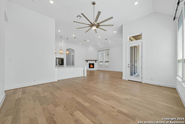 Listing photo id 15 for 8608 Shady Gate