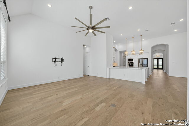 Listing photo id 16 for 8608 Shady Gate