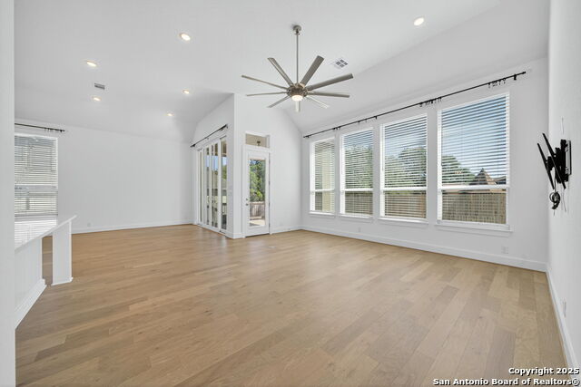 Listing photo id 18 for 8608 Shady Gate