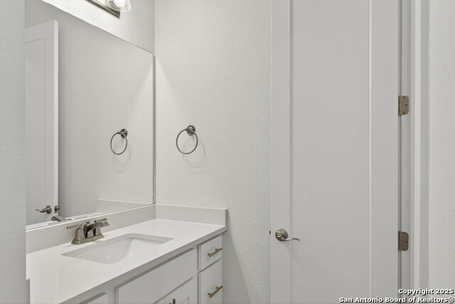 Listing photo id 23 for 8608 Shady Gate