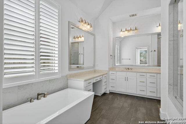 Listing photo id 31 for 8608 Shady Gate