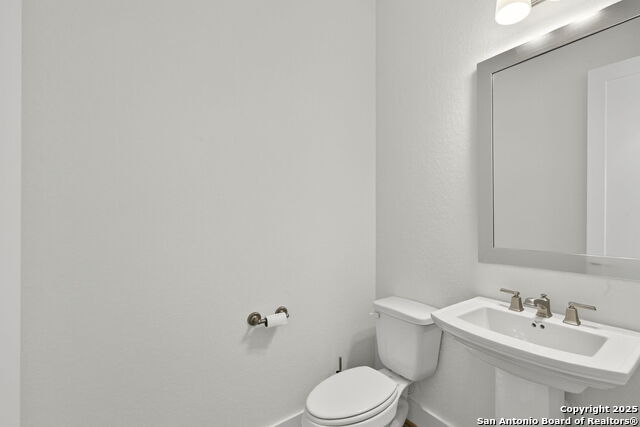 Listing photo id 35 for 8608 Shady Gate