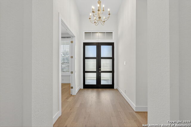 Listing photo id 3 for 8608 Shady Gate