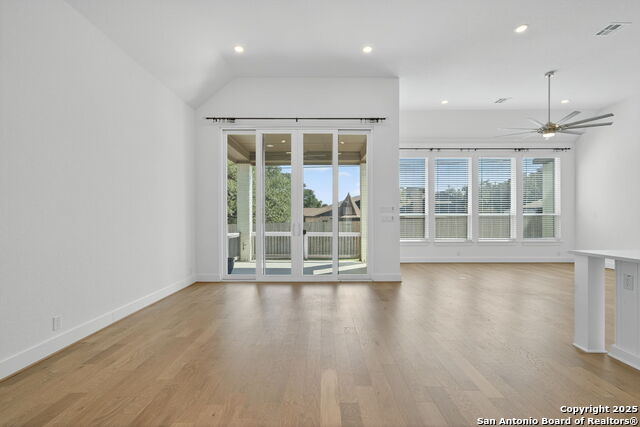 Listing photo id 4 for 8608 Shady Gate