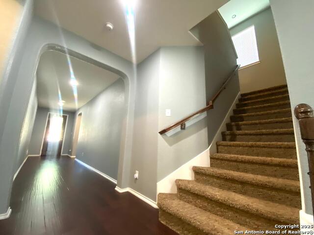 Image 27 of 39 For 21227 Cinch