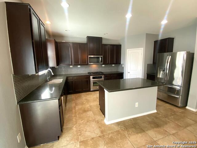 Image 4 of 39 For 21227 Cinch