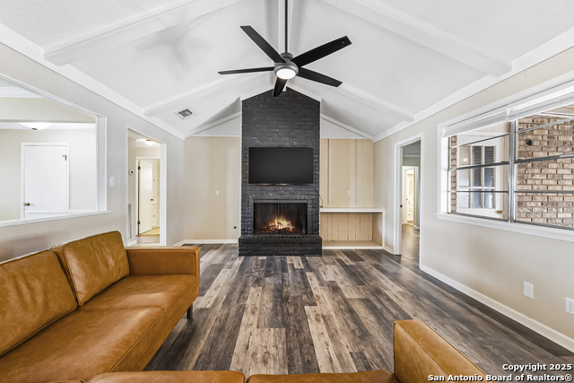 Image 17 of 34 For 4023 Bentway