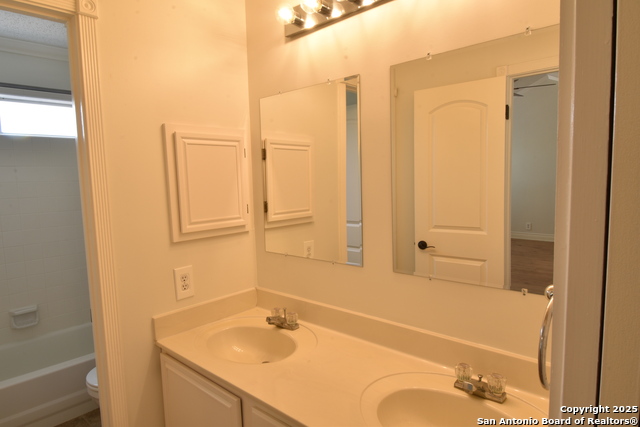 Listing photo id 8 for 13107 Babbling Brook