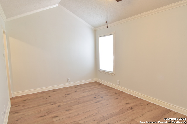 Listing photo id 9 for 13107 Babbling Brook