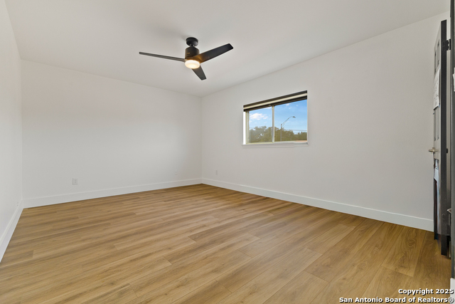 Image 24 of 32 For 3914 Creek Rock