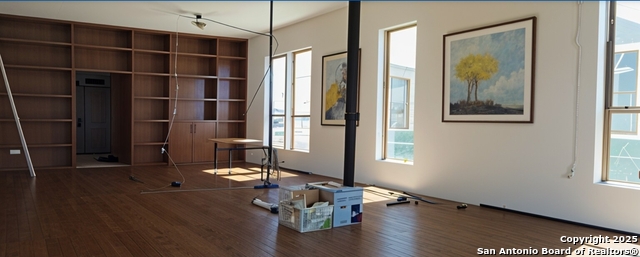 Listing photo id 2 for 1234 Saint Marys S