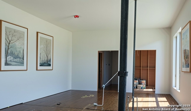 Listing photo id 4 for 1234 Saint Marys S