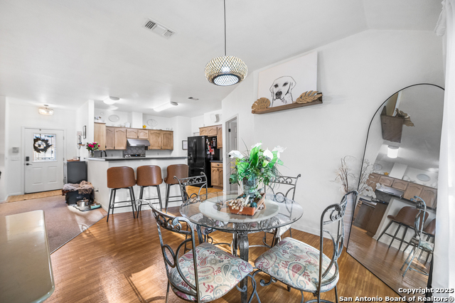 Listing photo id 8 for 2240 Stonehaven