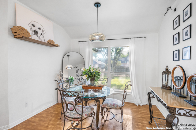 Listing photo id 6 for 2240 Stonehaven