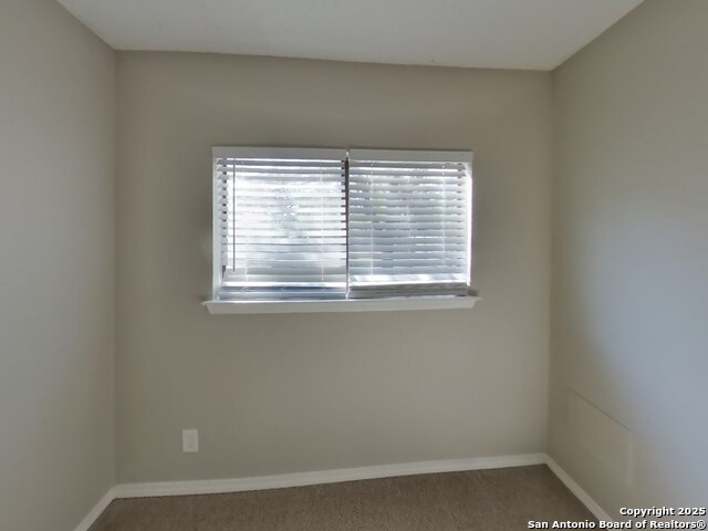 Listing photo id 8 for 6333 Village