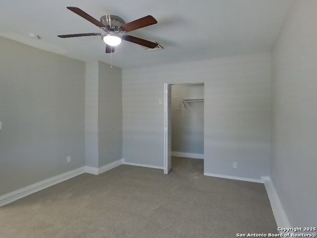 Listing photo id 10 for 6333 Village