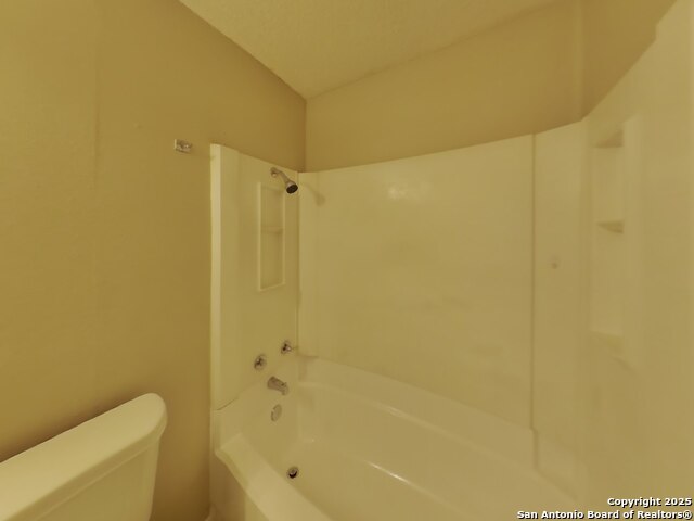 Listing photo id 11 for 6333 Village