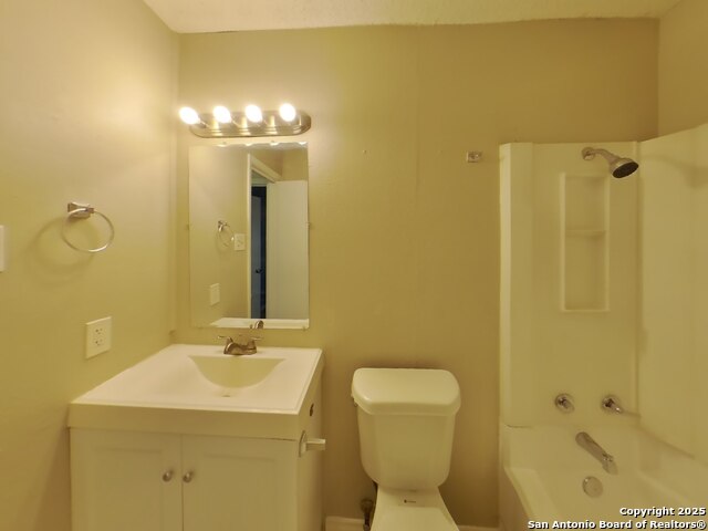 Listing photo id 12 for 6333 Village