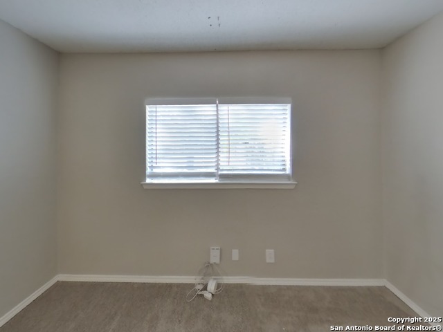 Listing photo id 4 for 6333 Village