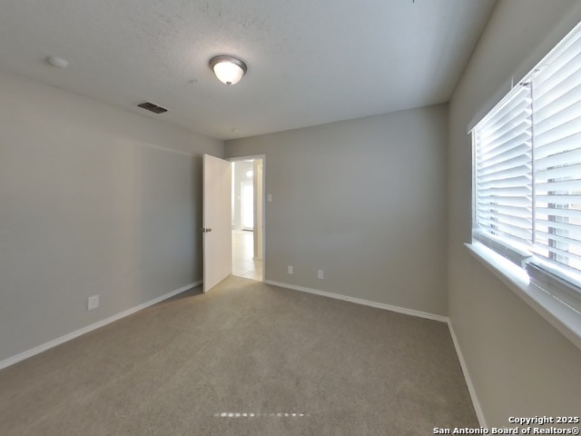 Listing photo id 5 for 6333 Village