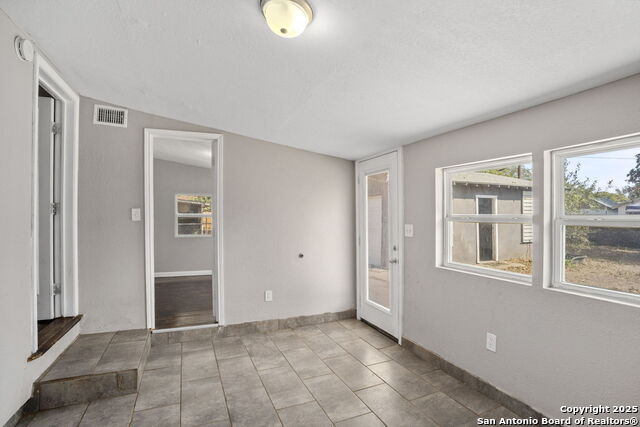 Image 33 of 40 For 1530 Sw 19th Street