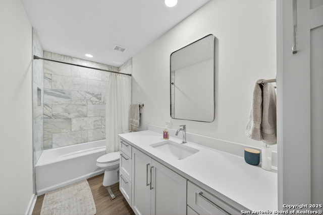 Image 24 of 30 For 2718 Old Field Dr 502