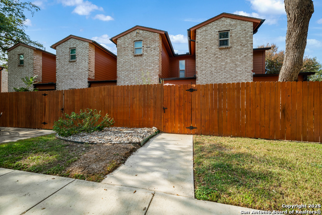 Image 28 of 30 For 2718 Old Field Dr 502