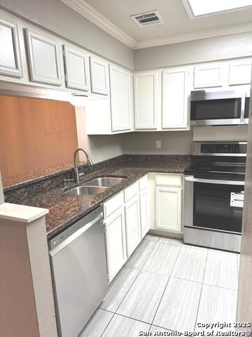 Image 3 of 8 For 11839 Parliament  624