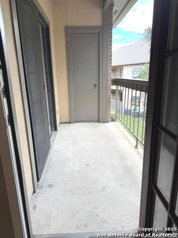 Image 8 of 8 For 11839 Parliament  624