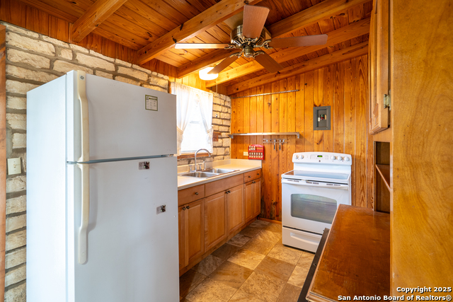 Image 8 of 32 For 725 Canyon Circle