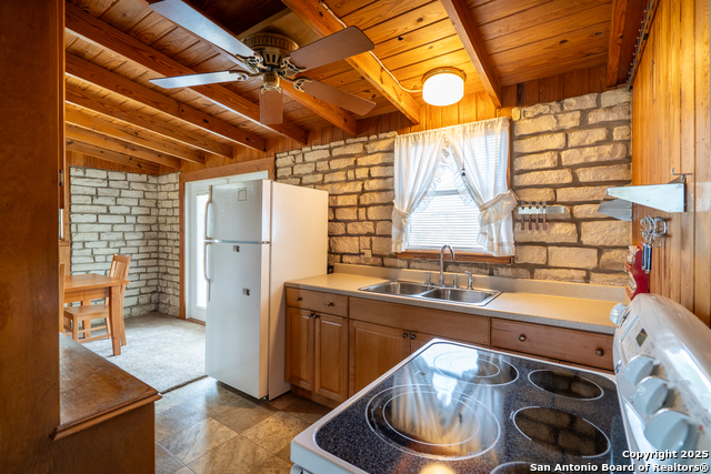 Image 9 of 32 For 725 Canyon Circle