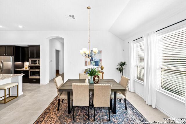 Listing photo id 11 for 2982 Blenheim