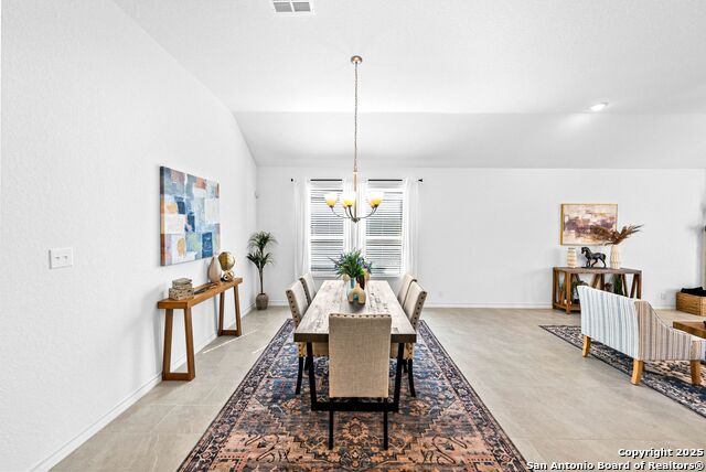 Listing photo id 12 for 2982 Blenheim