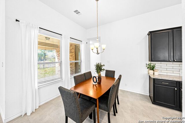 Listing photo id 13 for 2982 Blenheim