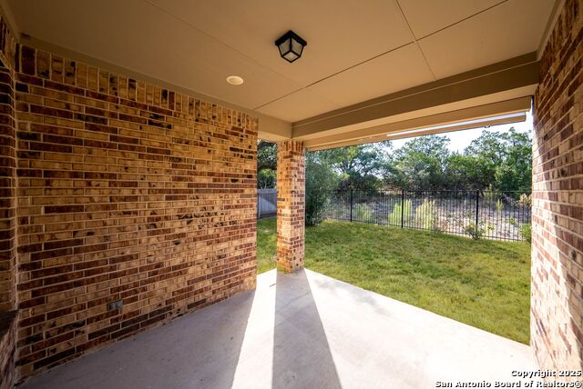 Listing photo id 0 for 2982 Blenheim