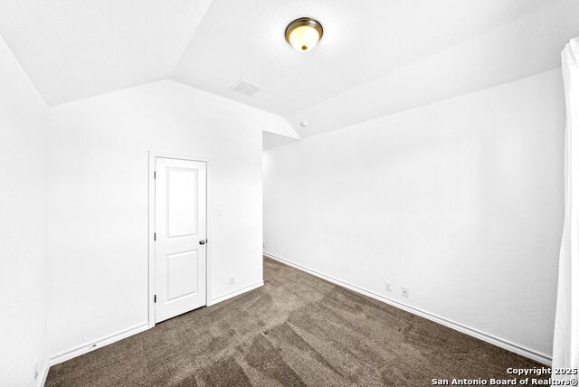 Listing photo id 37 for 2982 Blenheim