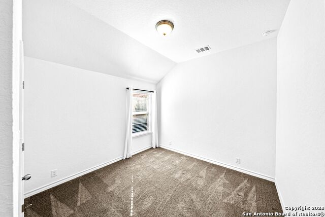 Listing photo id 38 for 2982 Blenheim