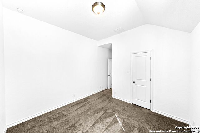 Listing photo id 40 for 2982 Blenheim