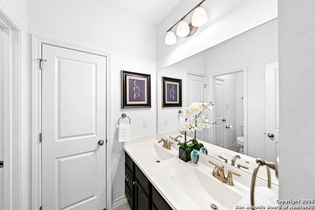 Listing photo id 41 for 2982 Blenheim