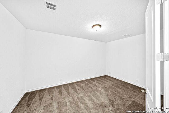 Listing photo id 43 for 2982 Blenheim