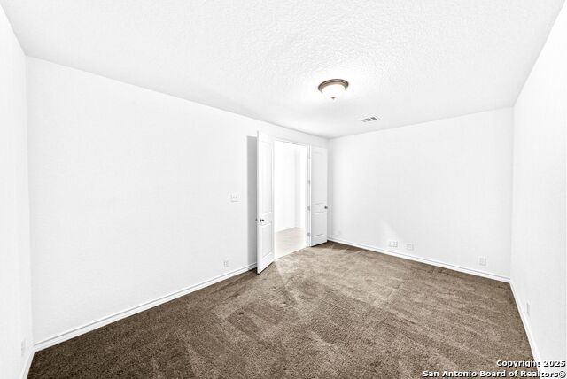 Listing photo id 44 for 2982 Blenheim