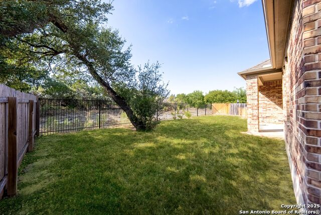 Listing photo id 46 for 2982 Blenheim