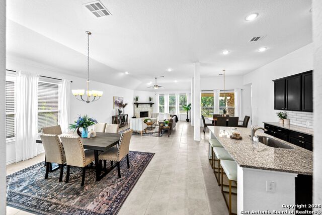 Listing photo id 6 for 2982 Blenheim