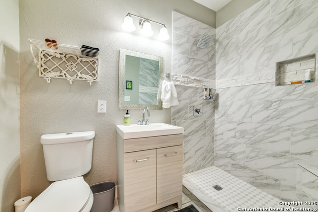 Image 16 of 26 For 607 Clark  