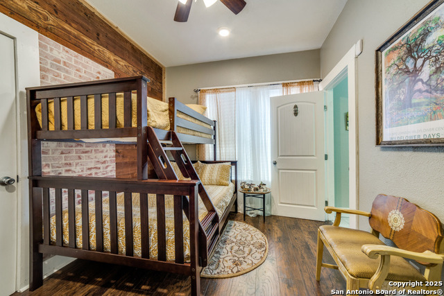 Image 17 of 26 For 607 Clark  