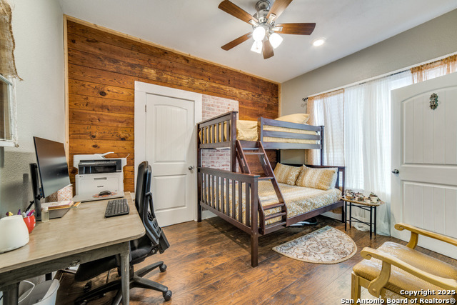 Image 18 of 26 For 607 Clark  