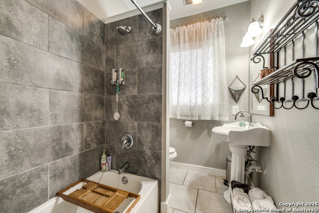 Image 19 of 26 For 607 Clark  