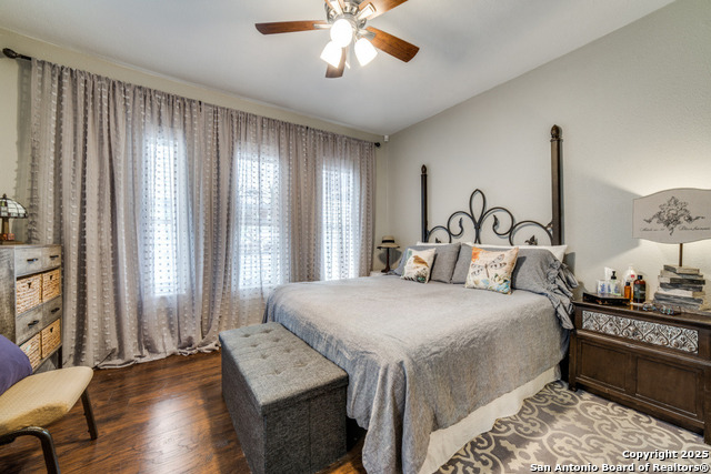 Image 21 of 26 For 607 Clark  