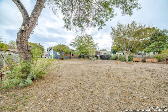 Image 24 of 26 For 607 Clark  