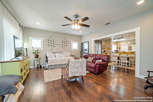 Image 5 of 26 For 607 Clark  